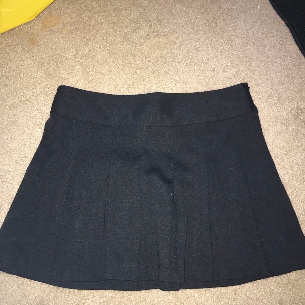 Black pleated skirt